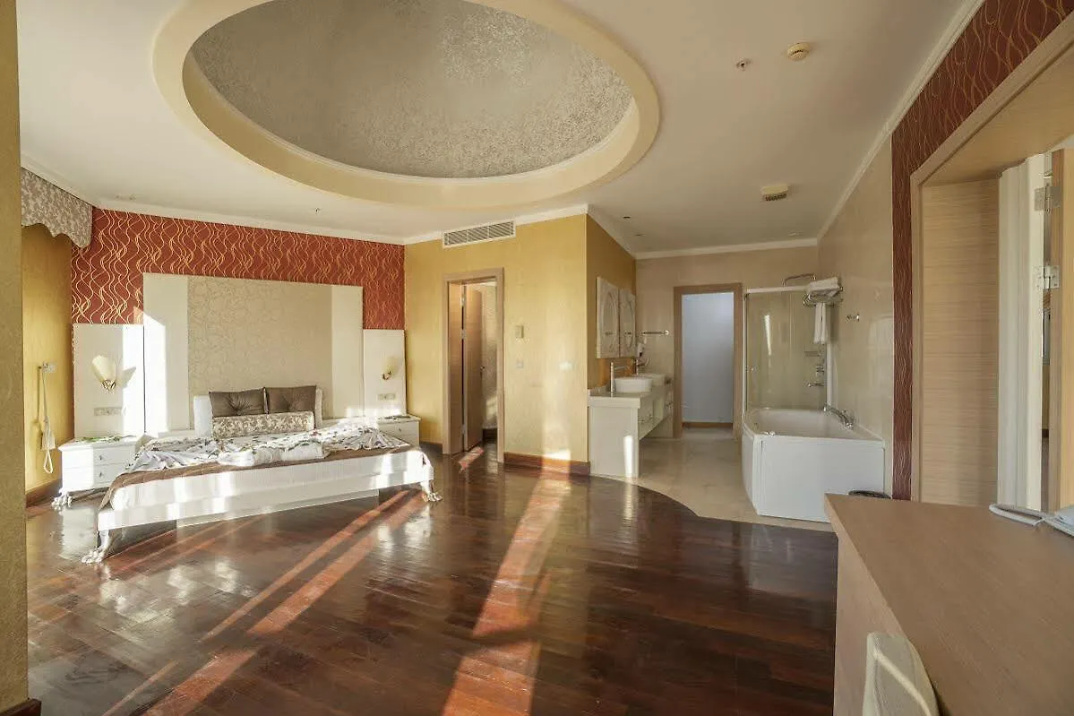 Maira Deluxe Resort Turgutreis 4*,
