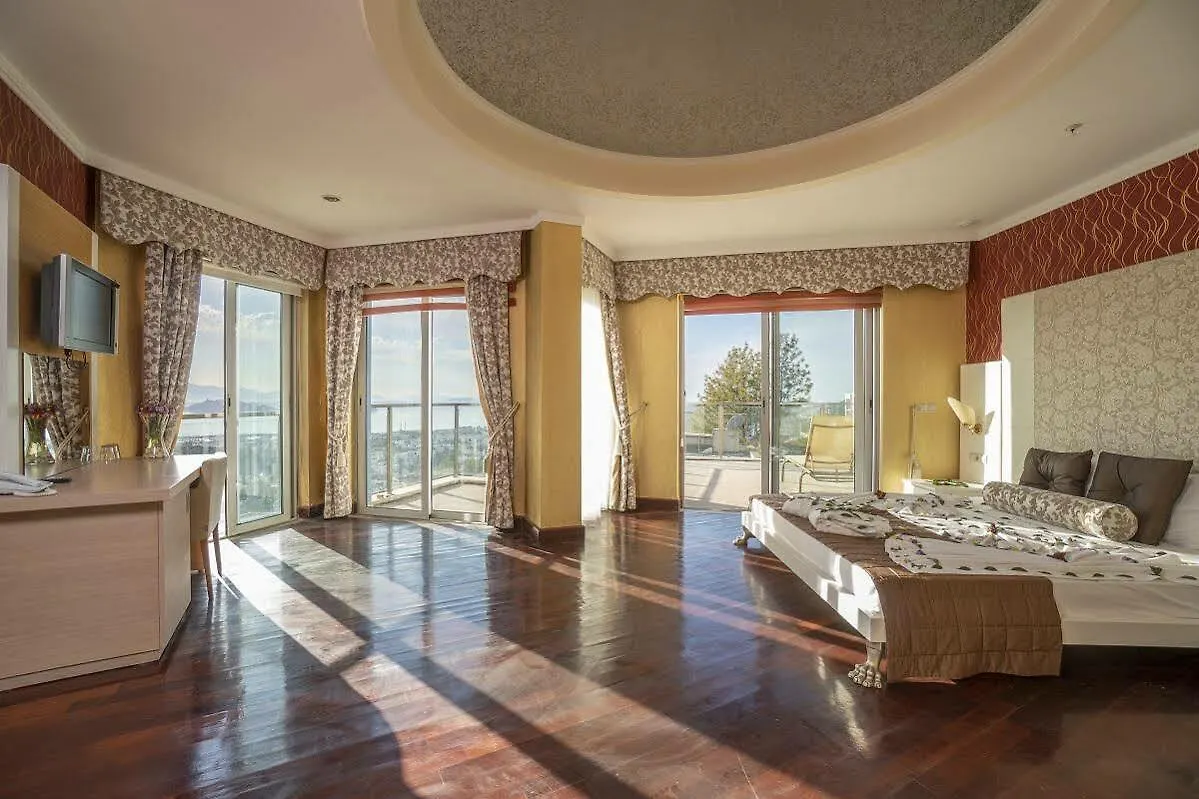 Maira Deluxe Resort Turgutreis 4*,