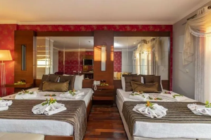 Maira Deluxe Resort Turgutreis 4*,